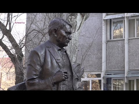 Видео: В Алматы открылся памятник писателю, литературоведу Герольду Бельгеру (19.03.21)