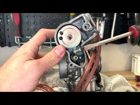 Видео: Настройка насоса ускорителя карбюратора FCR [ОБЪЯСНЕНИЕ]