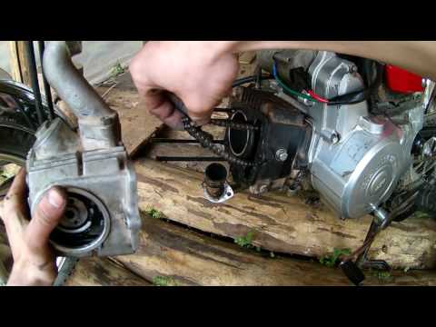 Видео: Как снять ГБЦ на мопеде Альфа. Замена прокладок.