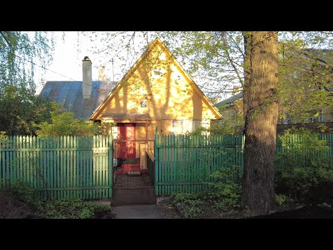 Видео: Деревня в Москве: посёлок Сокол (художников) - спокойное место среди суеты большого города. Прогулка