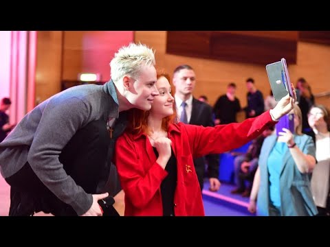 Видео: Поцелуи, объятья и ответы на вопросы на встрече с SHAMAN