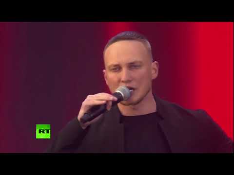 Видео: Витольд Петровский «Я тебя рисую». Москва, Красная площадь, 12 июня 2018