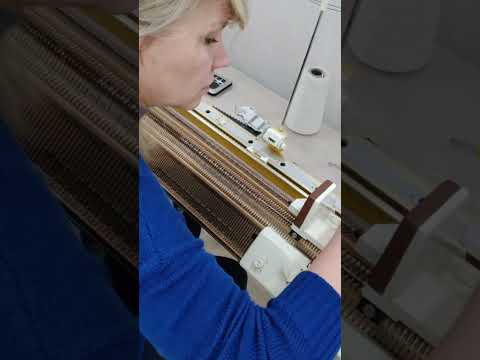 Видео: Промышленная резинка с тугим краем на Singer Superba