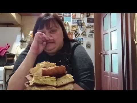 Видео: ем большой пирог очень вкусно