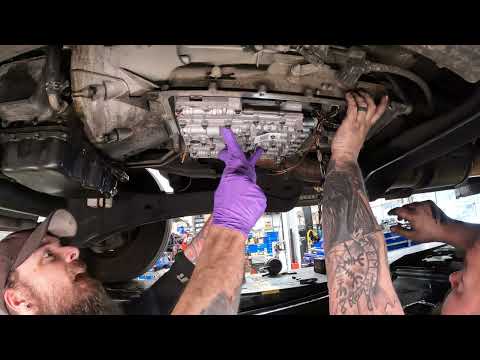 Видео: Замена корпуса клапана коробки передач Ford Superduty 2015 года #newtoyou #powerstroke #fyp