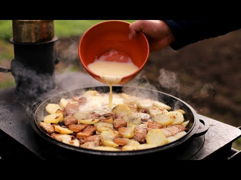 Видео: КРЕСТЬЯНСКИЙ ЗАВТРАК В СКОВОРОДЕ НА ОГНЕ