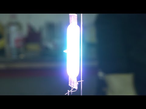 Видео: Год за 40 часов под этой лампой