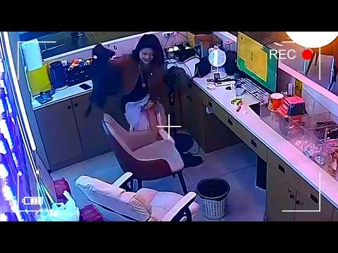Видео: Неожиданные вещи, снятые на камеру видеонаблюдения