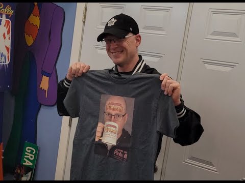 Видео: Праздничные празднования дня рождения в стиле лондонского пинбола в The Grasley Garage!