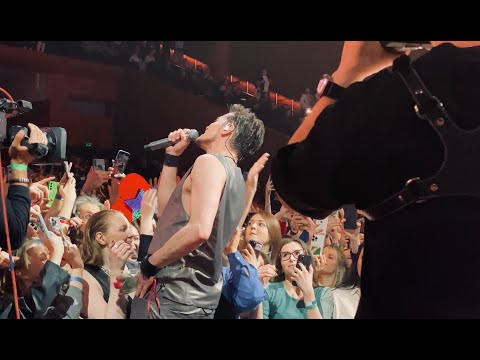 Видео: ДИМА БИЛАН | ДЕРЖИ (выход к зрителям, ажиотаж среди поклонников) -  #димабилан @bilanofficial