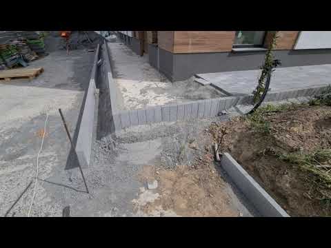 Видео: Процесс укладки тротуарной плитки (ФЭМ)
