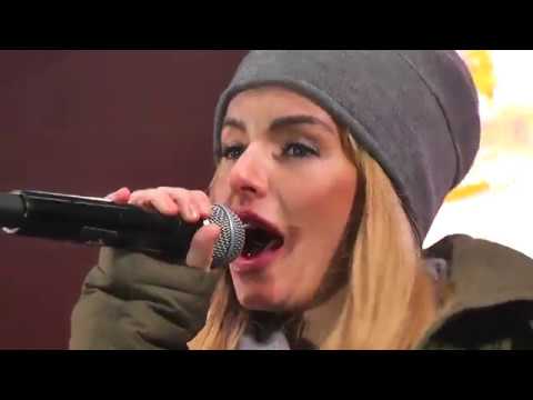 Видео: Julia Volkova - Держи рядом (05.11.2017) (Live)