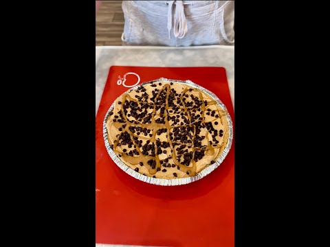 Видео: простой пирог с арахисовым маслом без выпечки