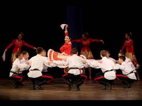 Видео: Вдоль по улице широкой