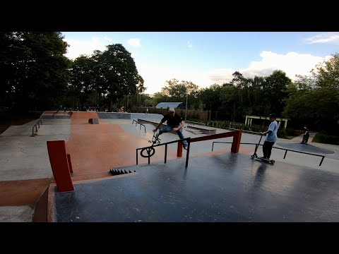 Видео: ЧИЛЛ ДЕНЬ НА БМХ В СКЕЙТПАРКЕ  ПОКРОВСКОЕ-СТРЕШНЕГО | ОБЗОР ШАУРМЫ | ВРЫВАЮСЬ В КАРДО