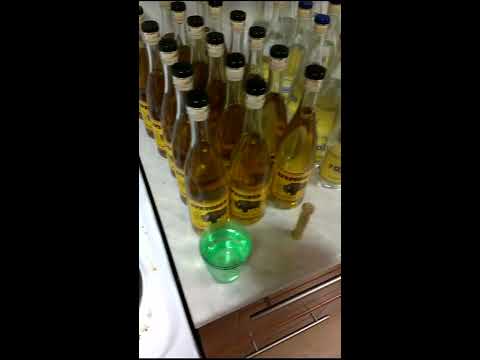 Видео: Закупоривание бутылки сургучом