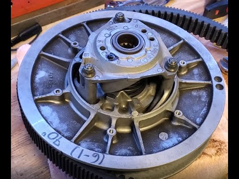 Видео: Отклонение натяжения ремня снегохода Yamaha