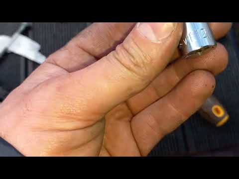 Видео: Mercedes W168 A140 как снять коллектор и добраться до стартера и термостата