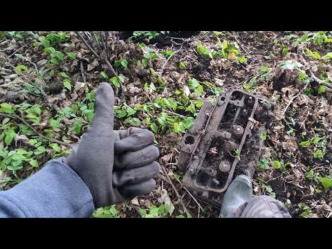 Видео: ПОДНИМАЕМ ТЯЖЕЛЫЕ ГБЦ И ПРУЖИНЫ ОТ ТРАКТОРА В КОРНЯХ ПОСАДКИ! Коп металлолома