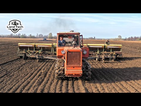 Видео: Трактор ДТ-75 с тремя сеялками СЗП-3,6А сеет по навигации! МТЗ-82 прикатывание посевов!