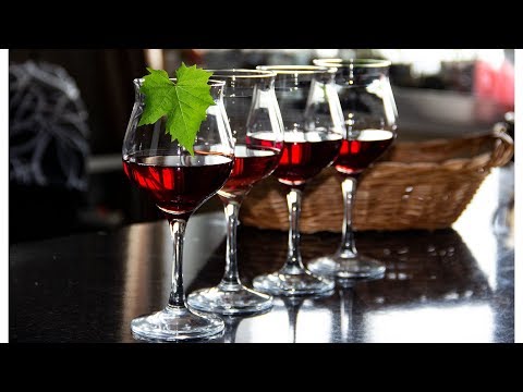 Видео: Розлив вина в бутылки и укупорка