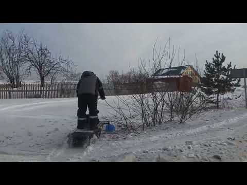 Видео: Небольшой эксперимент как себя ведет бюджетный самодельный снегоход