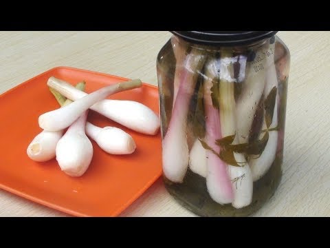 Видео: Маринованный молодой лук в банке