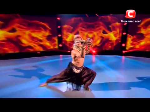 Видео: Танцуют все 6 сезон - Восточный танец со змеей Антон 15.11.2013