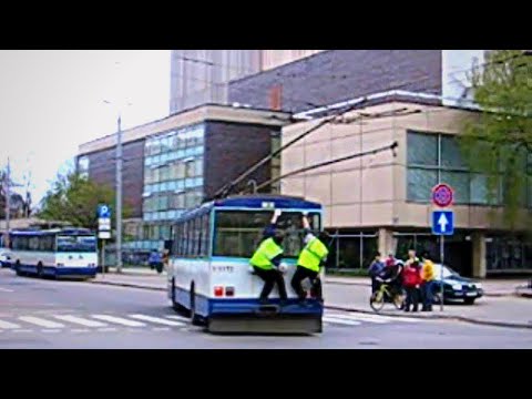 Видео: Как развернуть ТРОЛЛЕЙБУС по старинке? Рига 2005 🇱🇻
