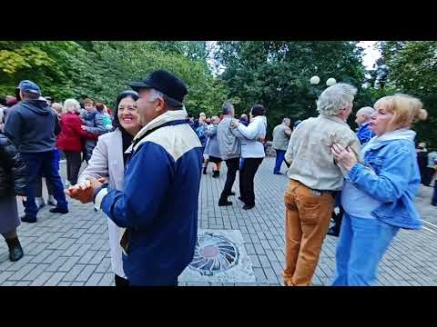 Видео: 5.10.25г... "ЗИМНИЙ ВЕЧЕР"... звучит на Танцполе в Гомельском парке... 