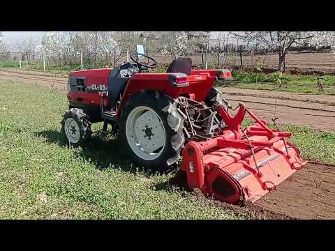 Видео: ЯПОНЕЦ KUBOTA ПАШЕТ САМ