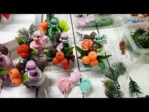 Видео: Мыловарение #Собираю в гипсовом кашпо Змейку мандаринками и шишками#ручнаяработа#новыйгод .
