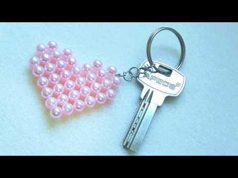 Видео: Валентинка. Сердце из бусин. Брелок. Heart of beads