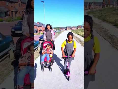 Видео: Муне не терпелось поделиться с нами всеми прекрасными впечатлениями о новой школе, она счастлива😃