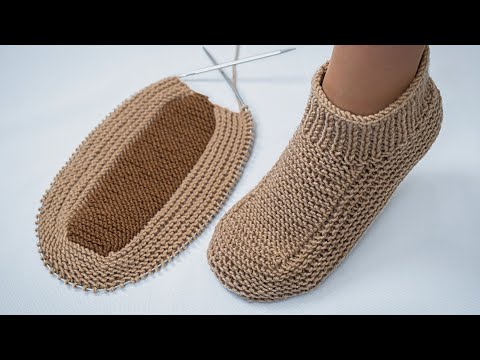 Видео: Как из четырех петель связать следки без шва на подошве быстро и просто!