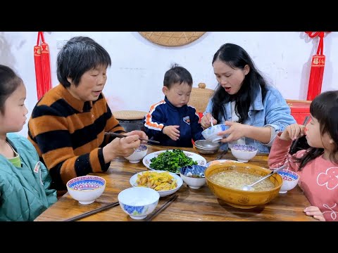 Видео: Йике — самая занятая в семье. После тяжелой работы еда становится еще вкуснее.