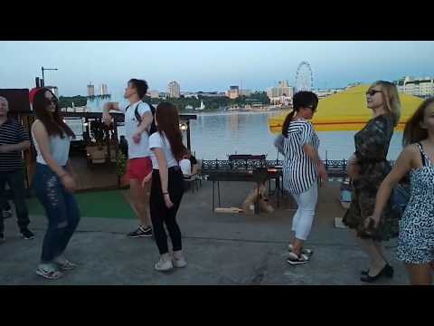 Видео: Чебоксары зажигают под чувашскую плясовую