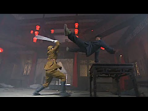 Видео: Японский мастер боевых искусств высокомерен. Мальчик-кунг-фу победил его стилем орлиного крюка.