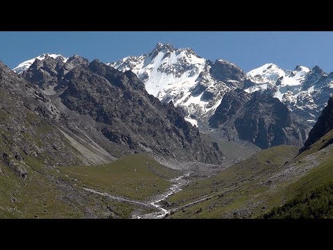 Видео: Безенги, древнее высокогорное село Шыкы, альплагерь и хели-байкинг