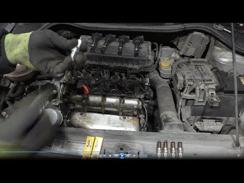 Видео: Замена свечей зажигания на Volkswagen POLO 1,6 Фольксваген Поло 2011 года