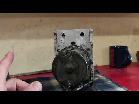 Видео: Ремонт АБС Спринтер 903 Вито ( щётки, двигатель откачки, якорь, блок ABS)