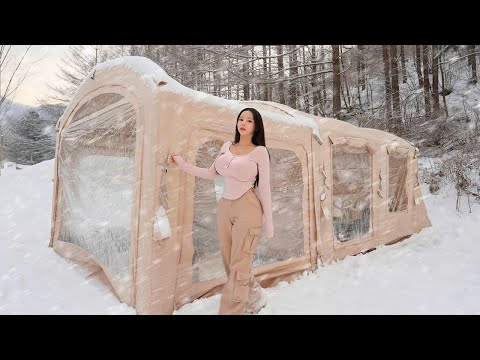 Видео: Кемпинг в снегу❄️с 2-комнатной надувной палаткой | Лагерь ASMR