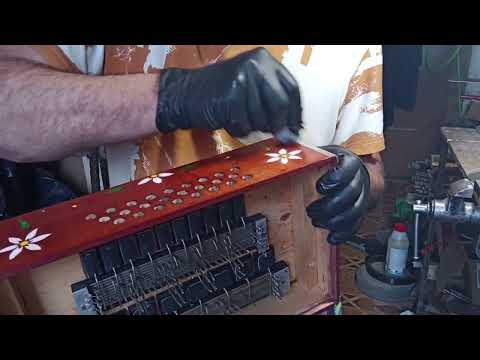 Видео: Отделка гармони шеллаком (французская полировка). В сотый раз об одном и том же)