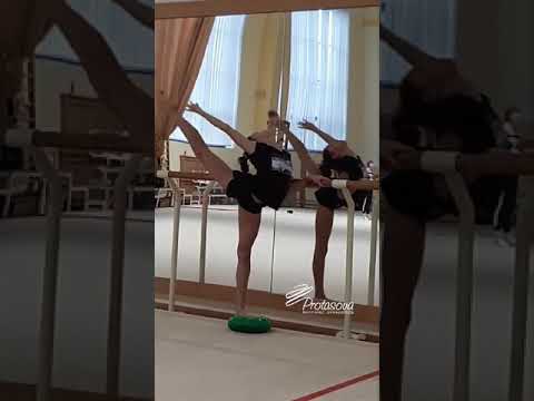 Видео: Активные махи на нестабильной опоре. Работаем над активной растяжкой.