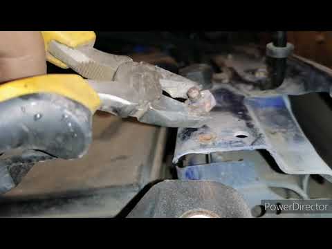 Видео: Mazda 3 замена телевизора. Установка бампера. Восстановление крепления бампера.