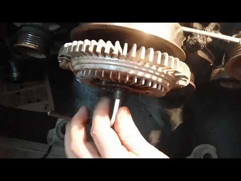 Видео: Как открутить вискомуфту на двигателе мерседес М103  3.0л