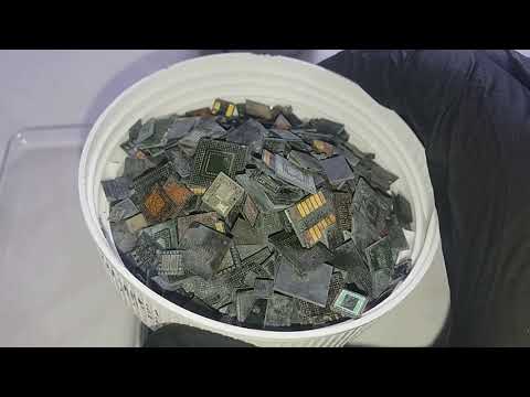 Видео: Золото из 100 плат мобильных телефонов с графитовыми кнопками