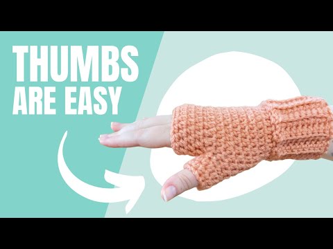 Видео: Как связать крючком перчатки без пальцев с большим пальцем — узор DK 8 сложений — грелки для запя...