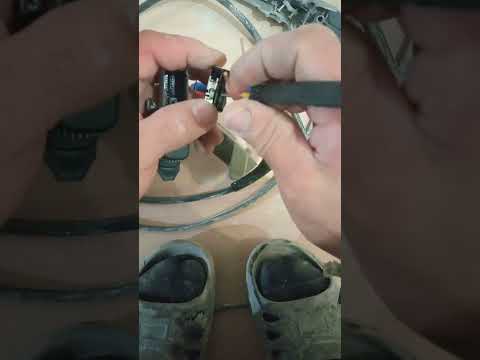 Видео: перфоратор интерскол разборка кнопка регулятора