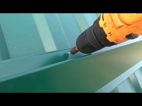 Видео: Монтаж снегозадержателей в виде уголков